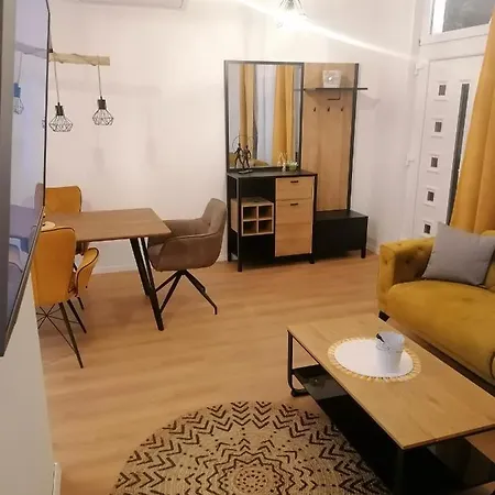 4 Apartmens Private Pool 20people Max * Σολίν