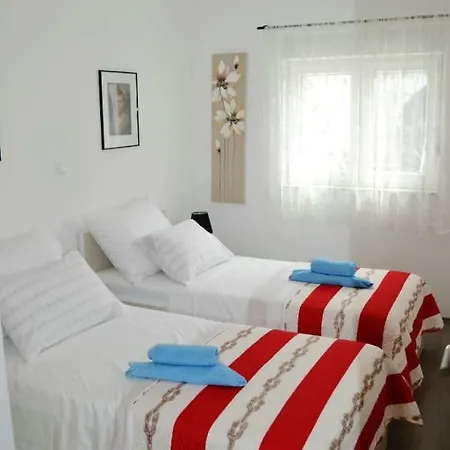 4 Apartmens Private Pool 20people Max Solin