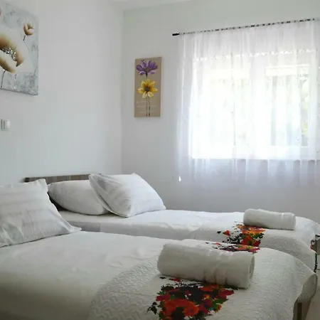 4 Apartmens Private Pool 20people Max Appartement *